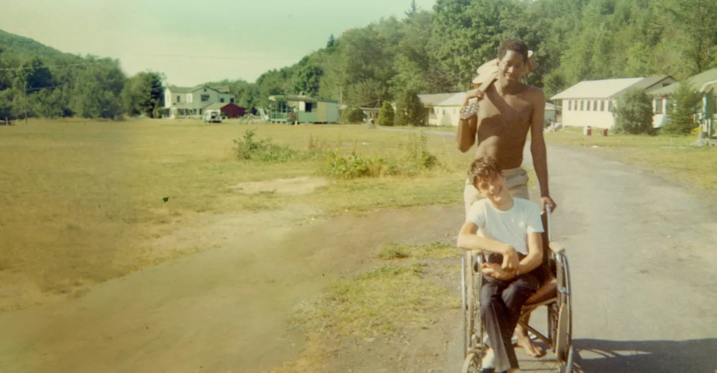 Campamento extraordinario Trailer