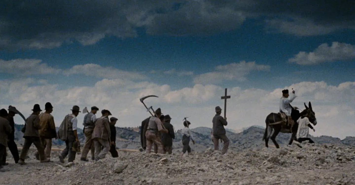 Cristo se detuvo en Eboli Trailer