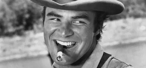 El hombre temerario Trailer