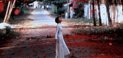 Las tres estaciones Trailer