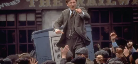 Michael Collins, el precio de la libertad Trailer