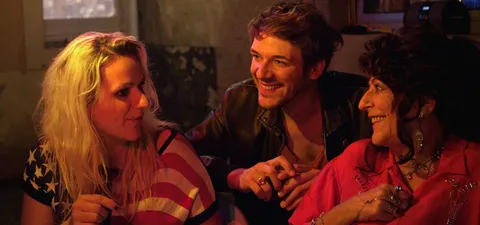 Mil noches, una boda Trailer