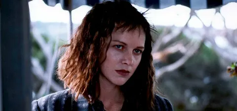 Un extraño amor Trailer