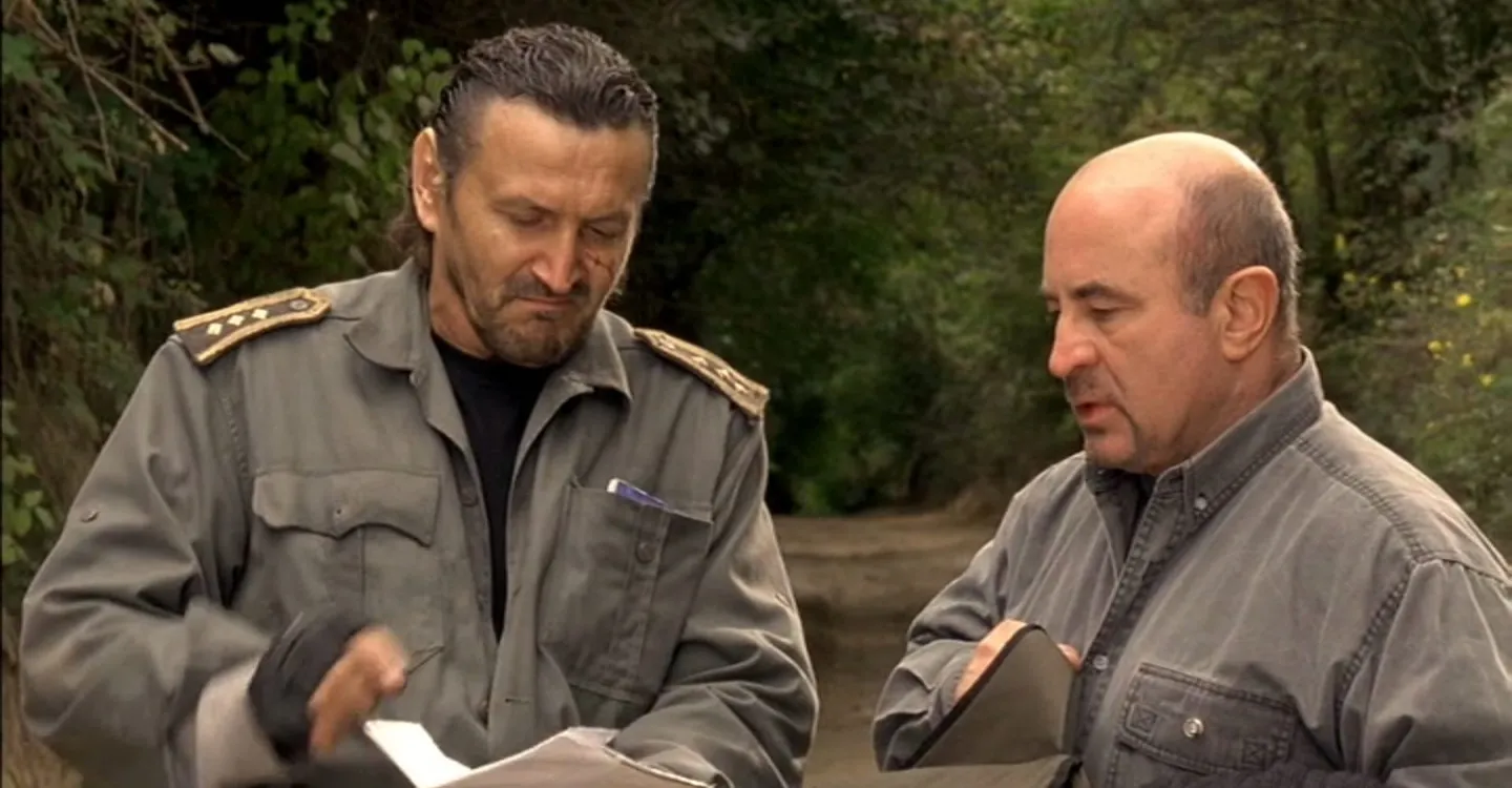 Víctima de guerra Trailer